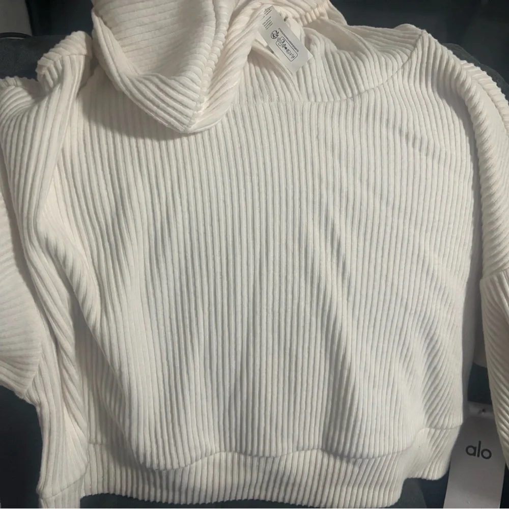 ALO Yoga ivory Muse Hoodie - Picture 2 of 4